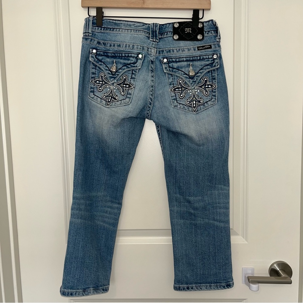Miss Me Womens Jeans Size 27
JP5335P Capris Crystals/Studs
Flap Pockets - Picture 3 of 4